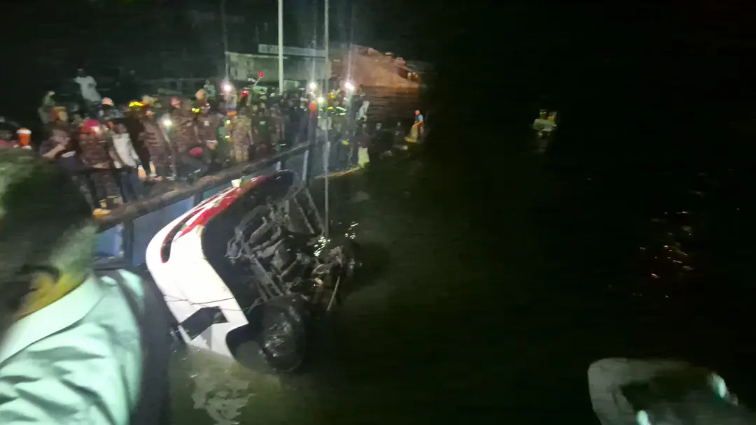 পদ্মায় বাস তলিয়ে যাওয়ার ঘটনায় তদন্ত কমিটি গঠন